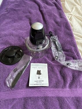 New in Box Cook’s Essentials Glass Chopper